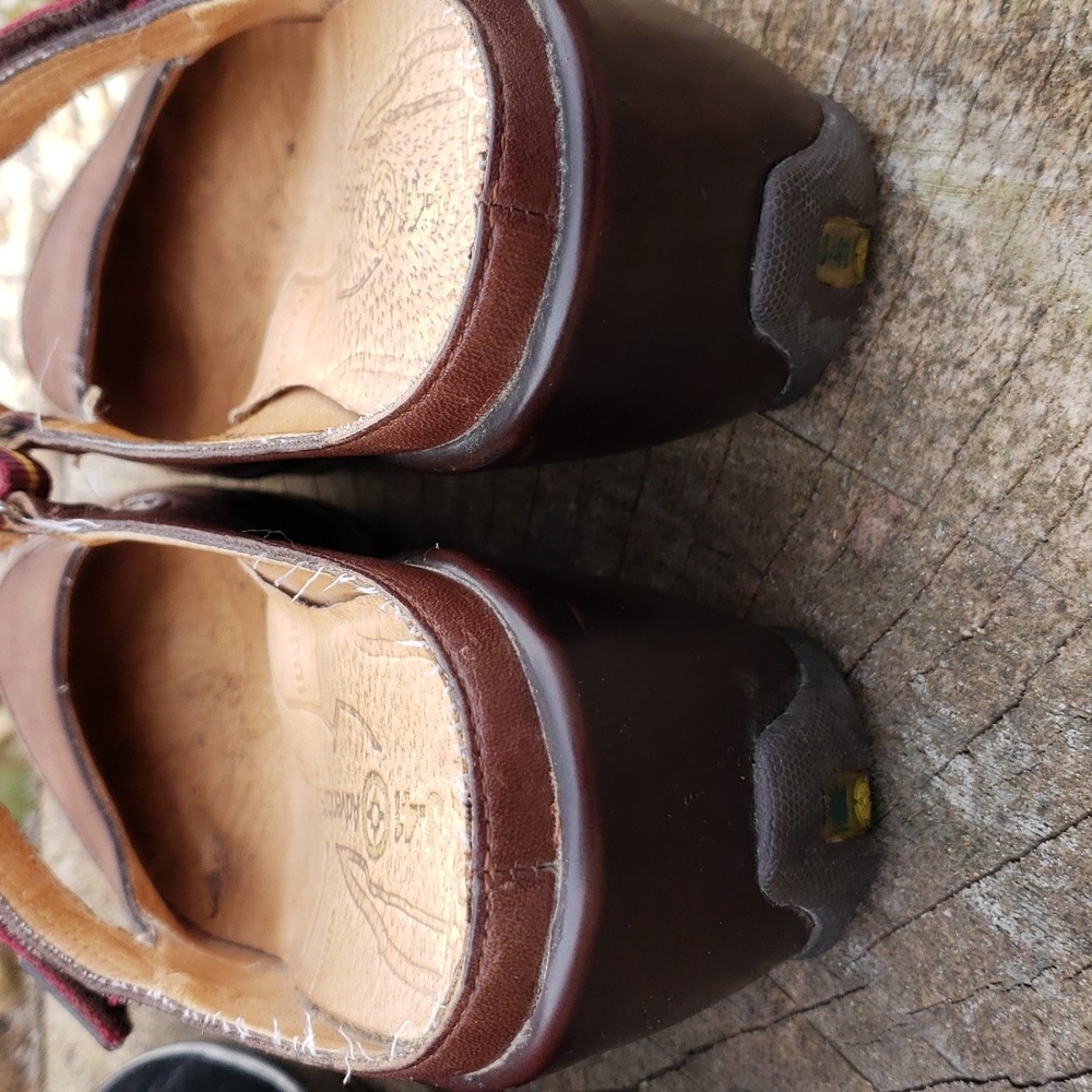 2 Pair J41 Leather Shoes Labeled Size 8.5 Runs Small - Picture 4 of 10